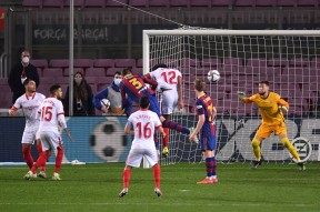 开云app下载-昂首阔步美剧在线观看中英